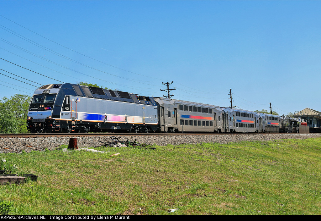 NJT 4524 on train 5121